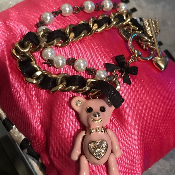 Betsey Johnson tea party pink teddy bear picnic princess sweetie pie bracelet